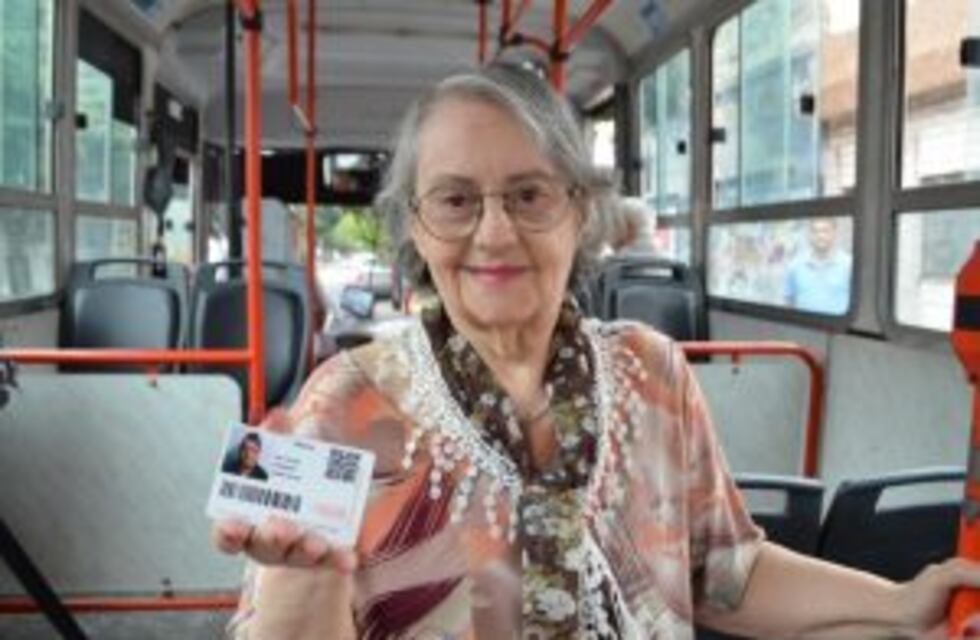 Los mayores de 69 años podrán cambiar su pase de colectivos por una tarjeta Movi
