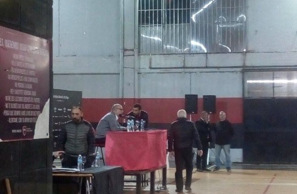 Con la presencia de Bermúdez, la Newell's aprobó el presupuesto en asamblea