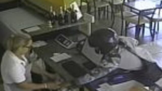 Los delincuentes asaltaron una heladeru00eda de Lagos y Biedma y quedaron filmados.