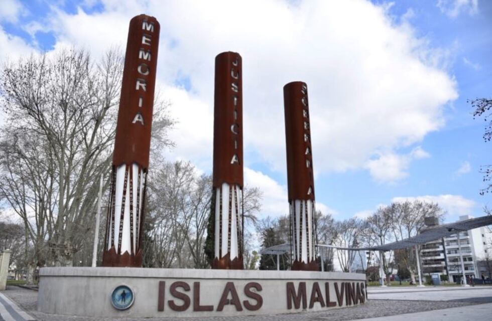 En La Plata, restauran esculturas y monumentos emblemáticos