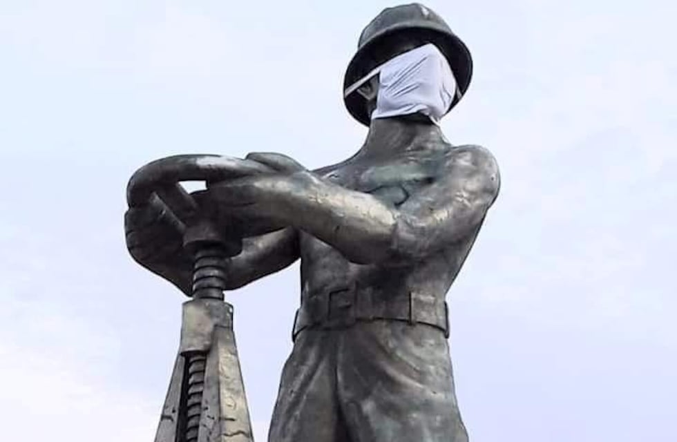 Colocaron un tapabocas a El Gorosito