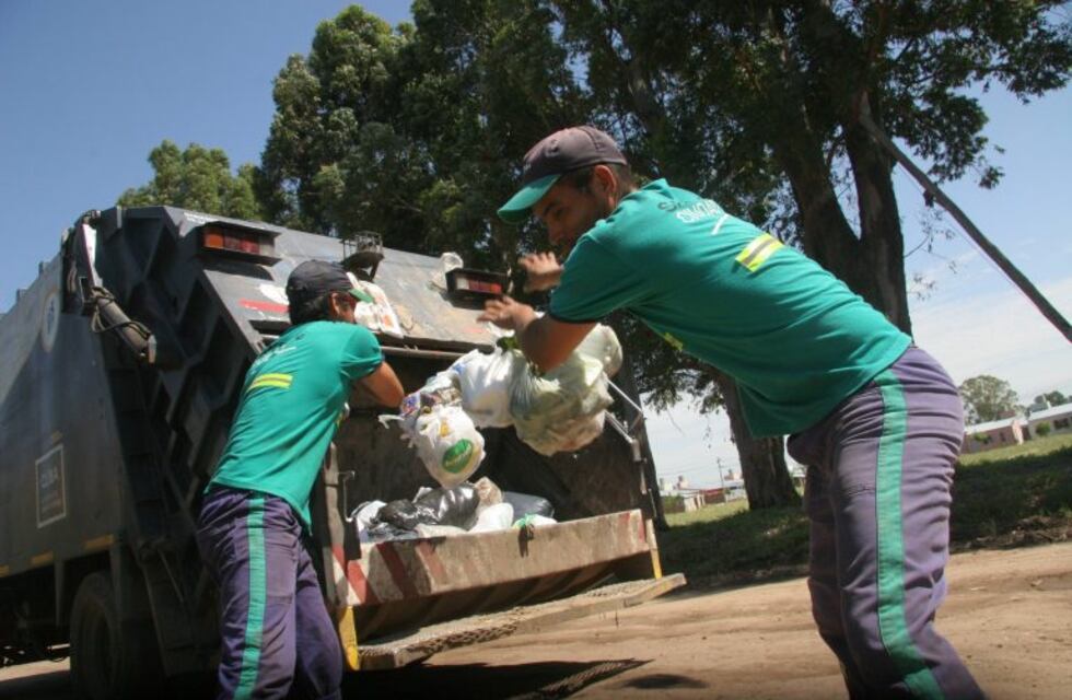 Recolectores de residuos de Santa Fe paran en reclamo de sueldos atrasados