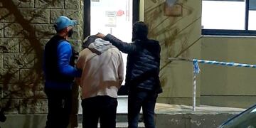 Arroyito detuvieron al ladrón de la mochila y recuperaron los elementos robados