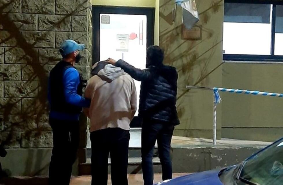 Arroyito: detuvieron al ladrón de la mochila y recuperaron los elementos robados