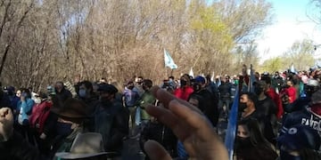 Cordobeses cortan la Ruta 30