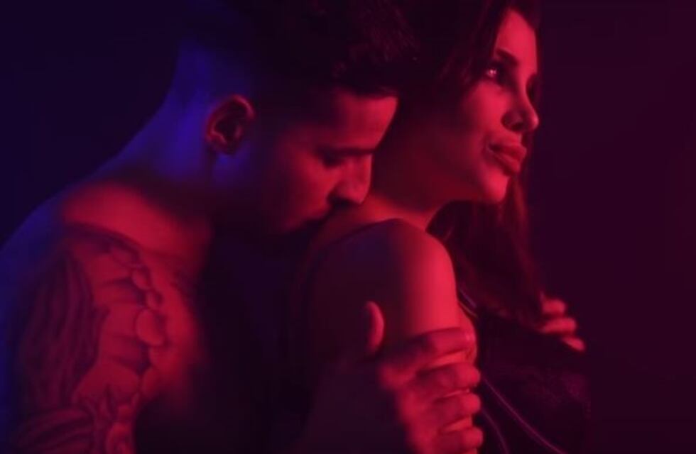 La actuación de Charlotte Caniggia en el nuevo videoclip de Lhoan