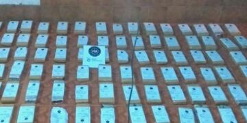 Incautan cargamento de 157 kilos de droga de Los Monos