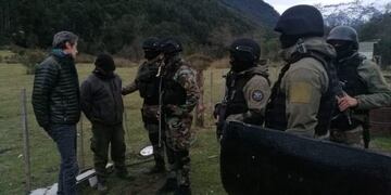 El fiscal Lozada y el grupo Coer viajaron a El Manso para detener y trasladar al prófugo\u002E gentileza