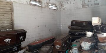 Los féretros se acumulan en el Cementerio San Jerónimo\u002E