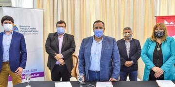 Anuncios del Gobierno de La Rioja (@QuintelaRicardo)