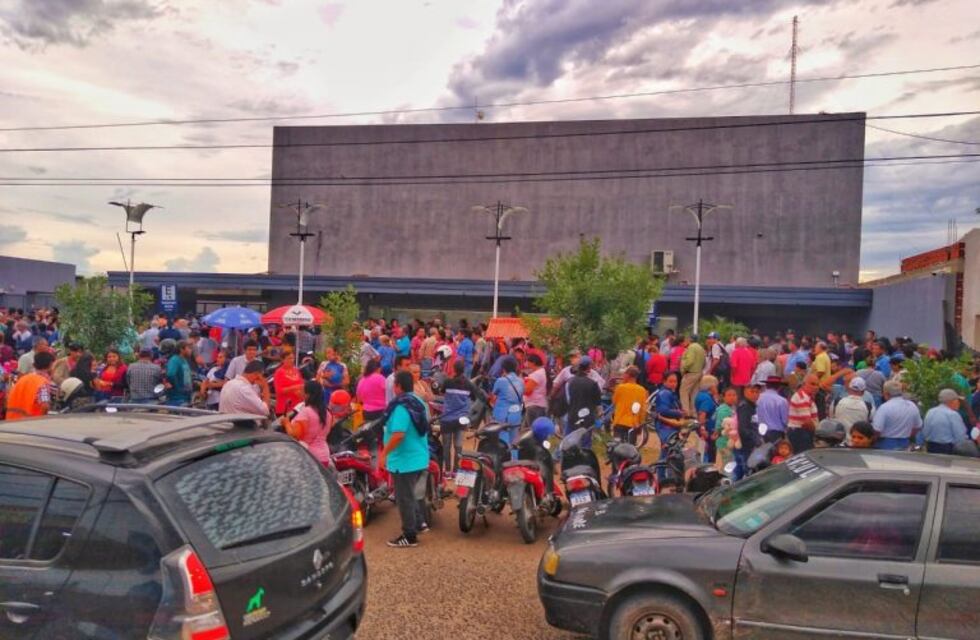 Pago de haberes: más de cinco cuadras de fila en el Circuito Cinco