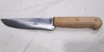 Incautaron el cuchillo con el que intentó apuñalar a su mujer\u002E (Policiales San Nicolás)