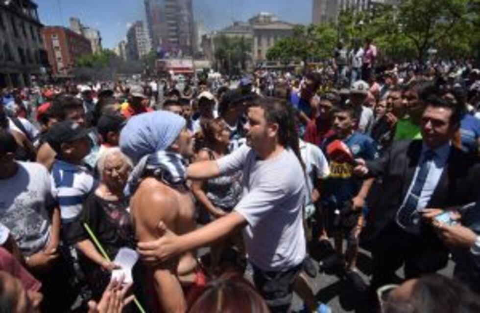 Cuarto intermedio en el diálogo entre manteros y el Gobierno porteño