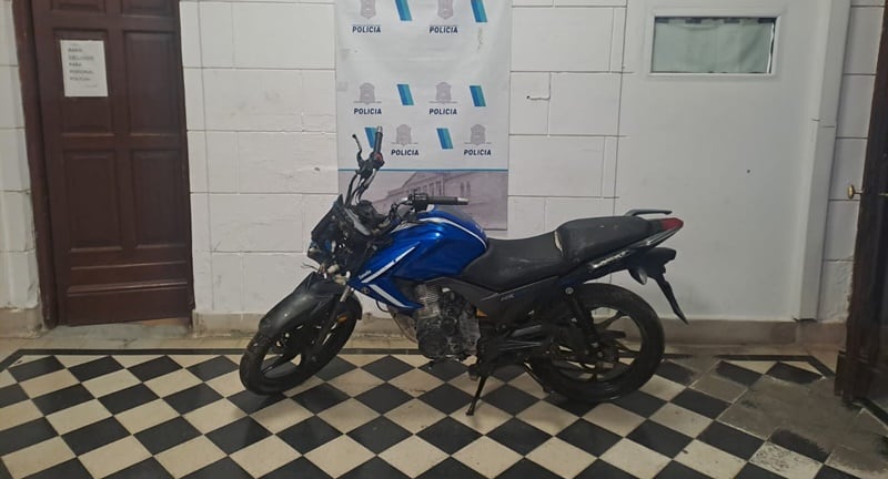 Robo en un domicilio: recuperan una moto y detienen a un joven de 18 años junto a un menor