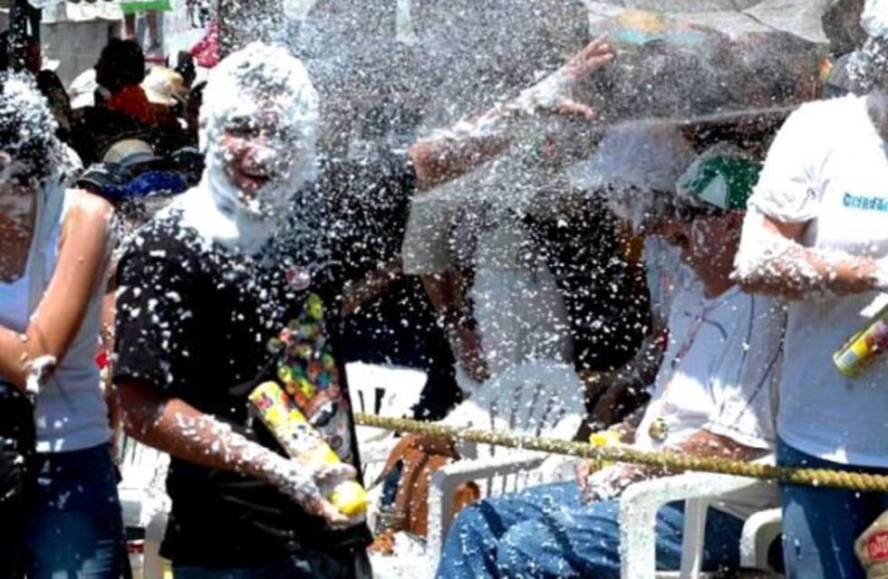 Carnaval en Paraná: no se puede tirar espuma ni fuegos artificiales