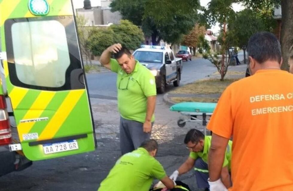 Chocó contra un motociclista y se dio a la fuga