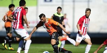 Superliga: Banfield y Estudiantes se miden buscando sumar