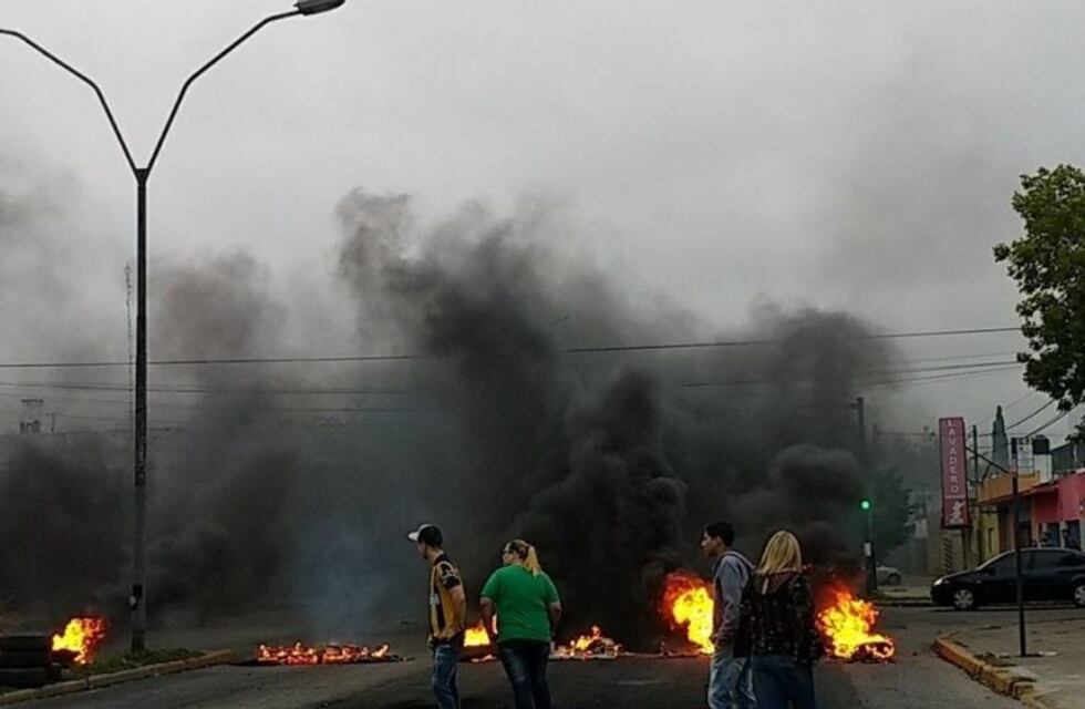 Corte contra corte: llevan 48 horas sin luz y decidieron protestar sobre 27 de Febrero