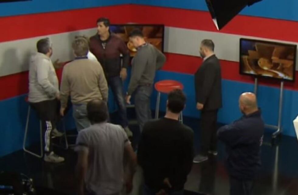 ¡Papelonazo! Así continuó la pelea entre el "Gato" Sessa y el relator de Gimnasia (LP)