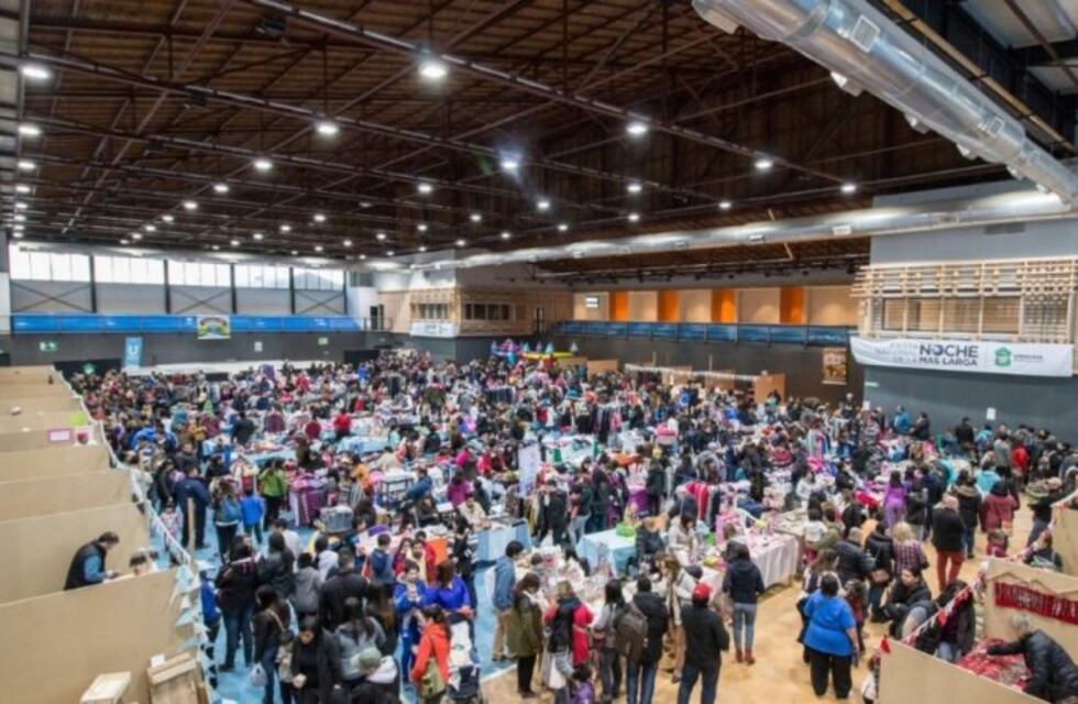 Última feria popular del año en Ushuaia