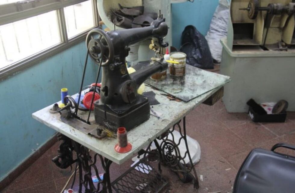 Niños del Hogar de Día de Iguazú aprenden el oficio de zapatero