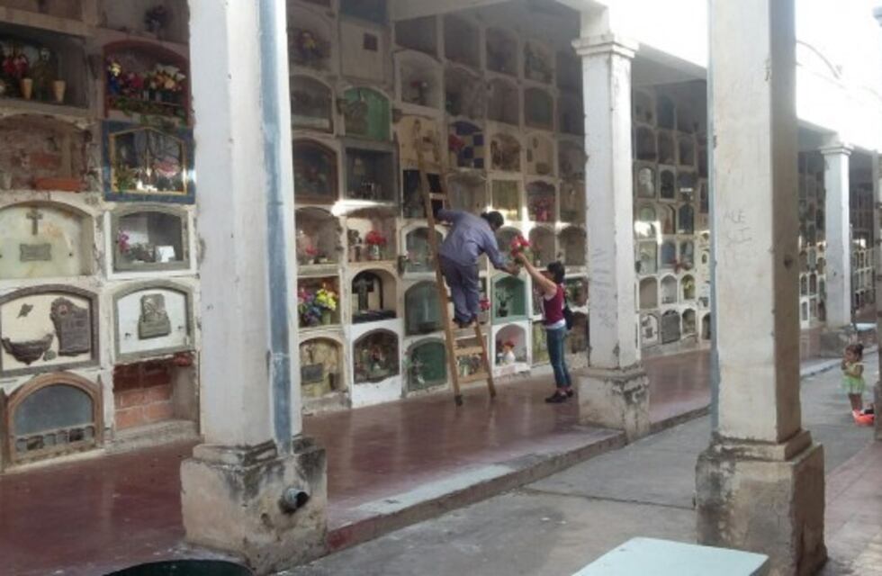 Roció con combustible y prendió fuego a su pareja en un cementerio