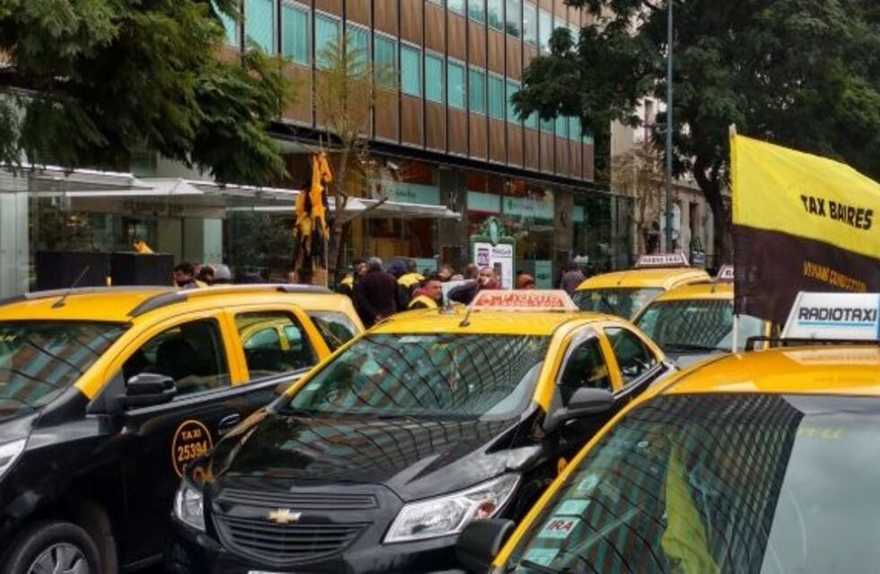 Marcha de taxistas contra Uber y la Justicia que lo ampara