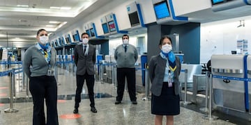 AME2768\u002E BUENOS AIRES (ARGENTINA), 28/05/2020\u002E- Fotografía cedida por la compañía Aerolíneas Argentinas, la firma de bandera del país suramericano, que presentó este jueves un protocolo sanitario que será aplicado \