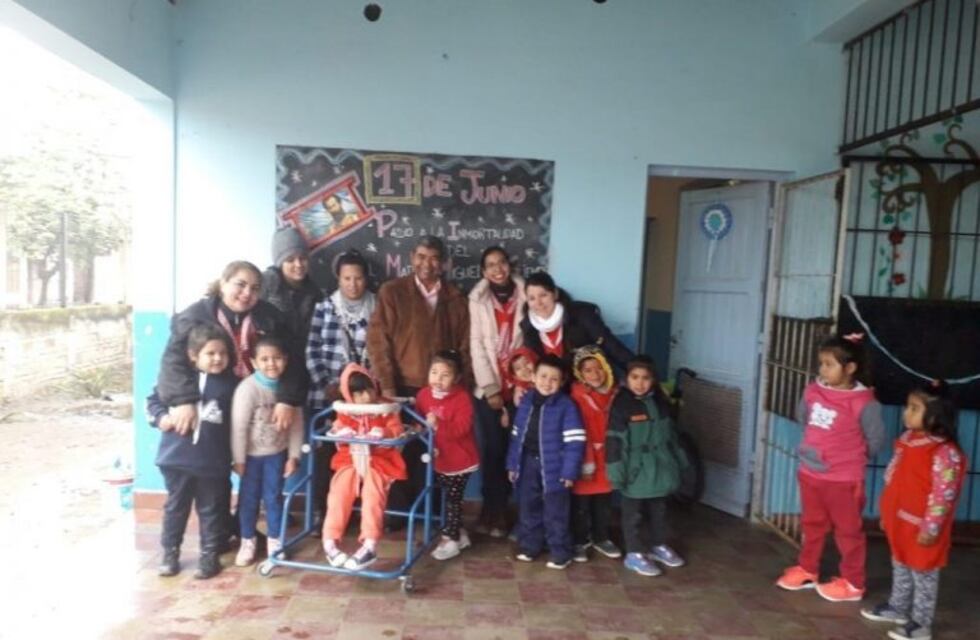 Alumnos de una escuela salteña fabricaron un andador para una niña con problemas motrices