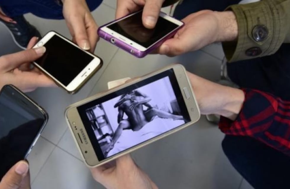 "Sexting" "Nudes"  y otras expresiones que forman parte del nuevo mundo de las citas virtuales