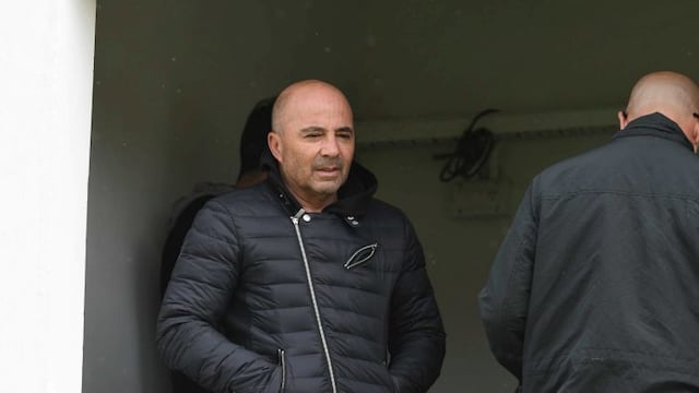El entrenador argentino Jorge Sampaoli presencia el 28/05/2017 el partido entre Defensa y Justicia y Tigre en Buenos Aires, Argentina.rn(Vinculado al texto de dpa