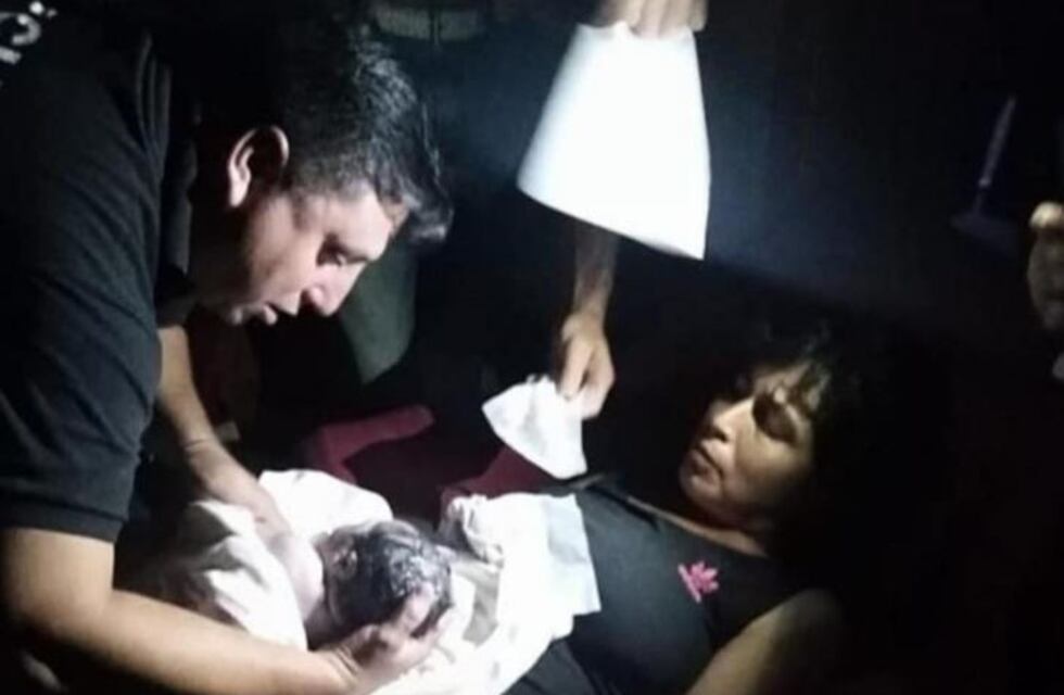 En medio de un corte de luz, policías misioneros asistieron en un parto