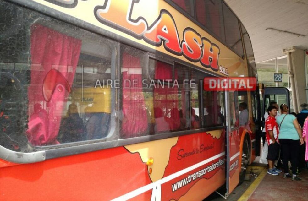 Feroz balacera y asalto comando a un colectivo santafesino