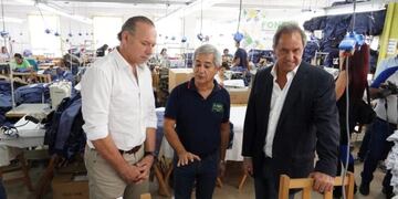 Berni y Scioli en la empresa estatal Fontex en el Parque Industrial