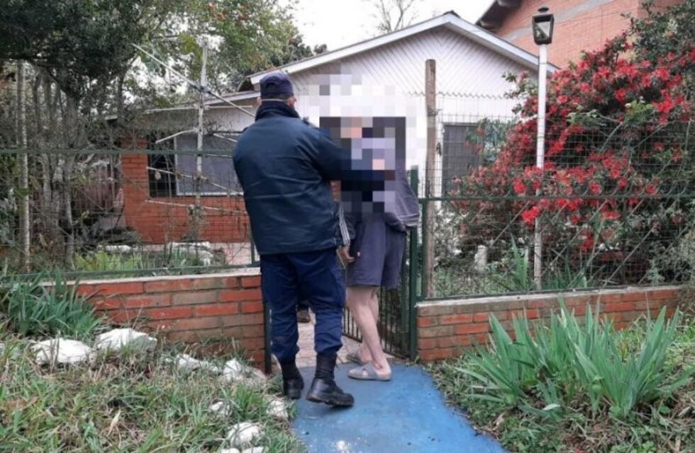 Policías asistieron a un abuelo de 84 años que estaba desorientado en la calle