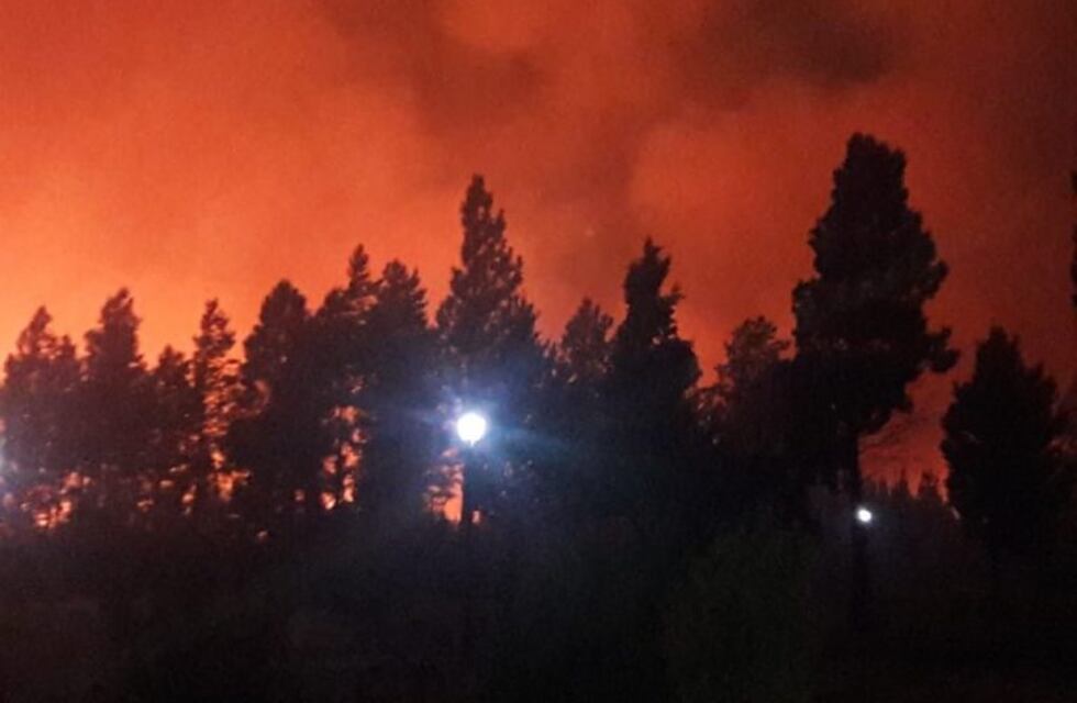 Se desató un incendio en la zona de Alto Río Corinto