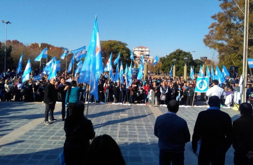 Fuerte apoyo al ginecólogo rionegrino en Mendoza