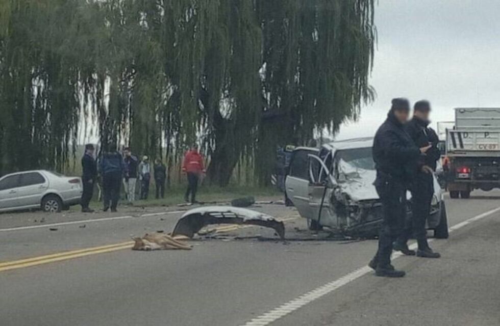 Esquivó a un perro en la Ruta 40 y chocó de frente: cuatro heridos