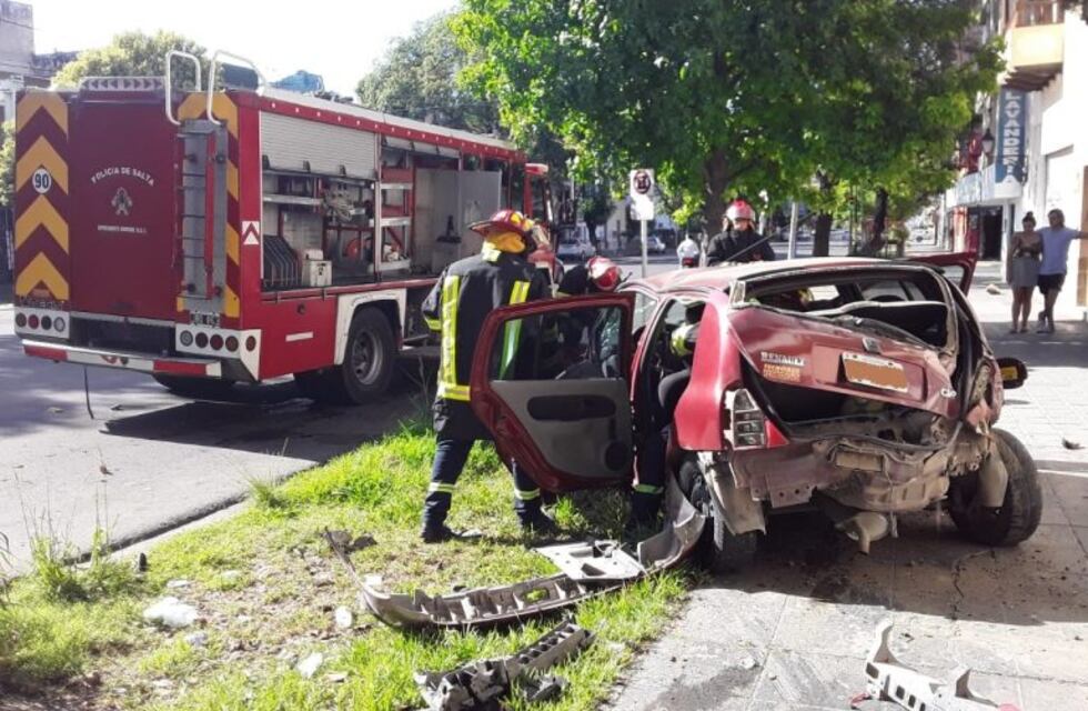 Navidad accidentada: terrible choque en pleno centro salteño