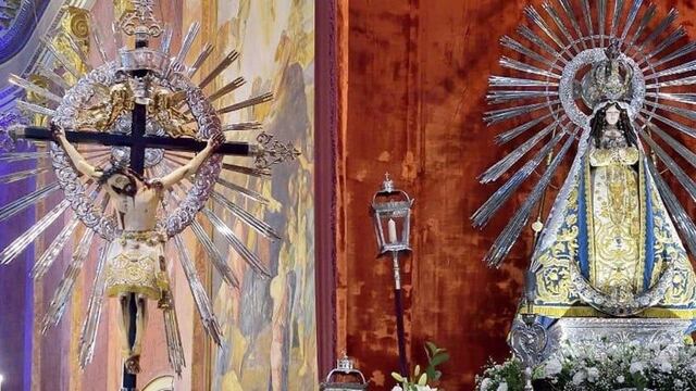 Entronización de la Virgen y el Señor del Milagro en Salta\u002E