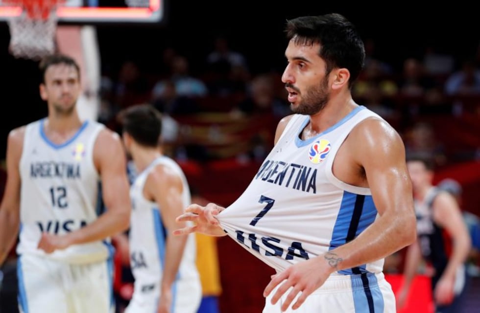 El fenomenal triple de Campazzo para cerrar el primer tiempo de Argentina - Francia