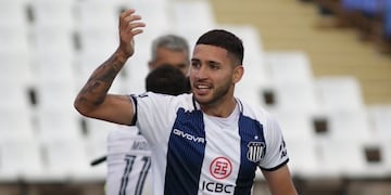 Nahuel Bustos, goleador de la Superliga con ocho tantos, se llevó el premio a la Proyección deportiva\u002E