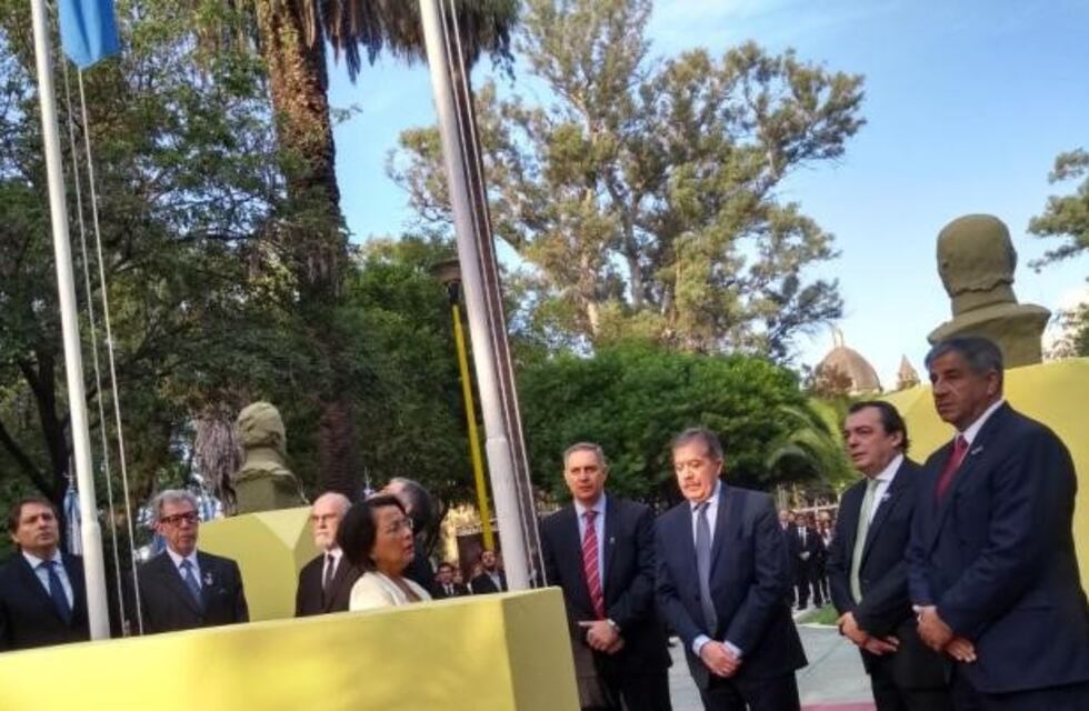 Se llevó a cabo el acto para celebrar el 198° aniversario de autonomía provincial