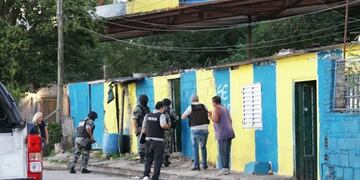 Los allanamientos tuvieron como epicentro viviendas en el barrio La Tablada\u002E (Prensa Min\u002E Seguridad Santa Fe)