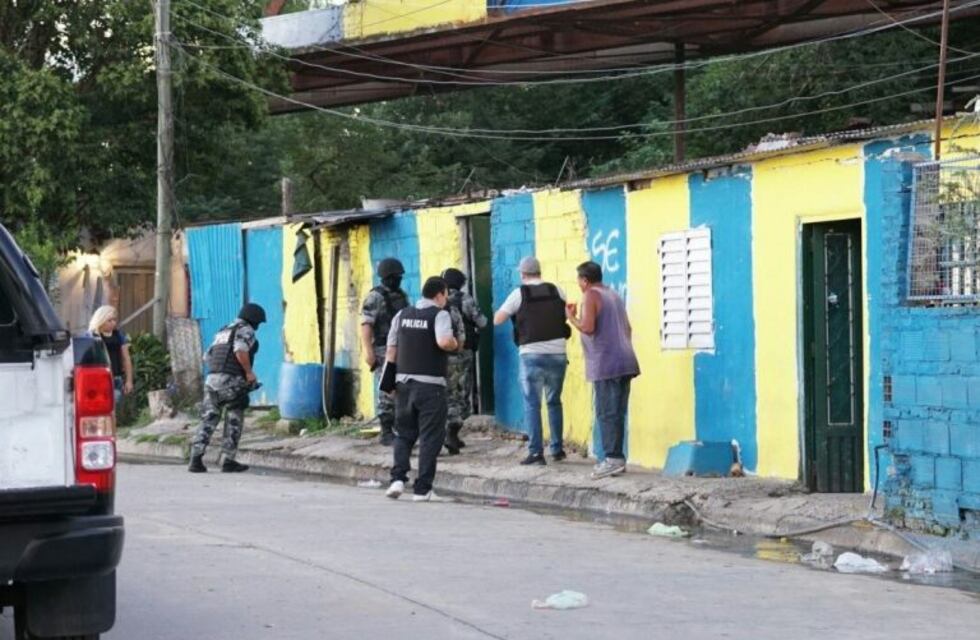 Allanamientos en La Tablada dejó detenidos y armas secuestradas