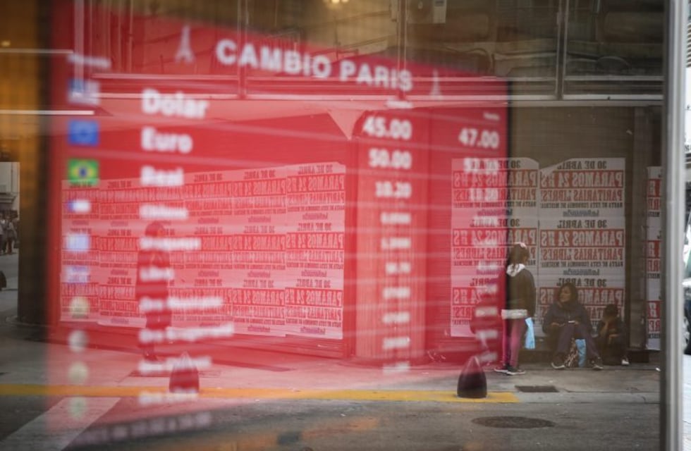 El dólar se recalentó hacia el cierre y terminó a $46,90