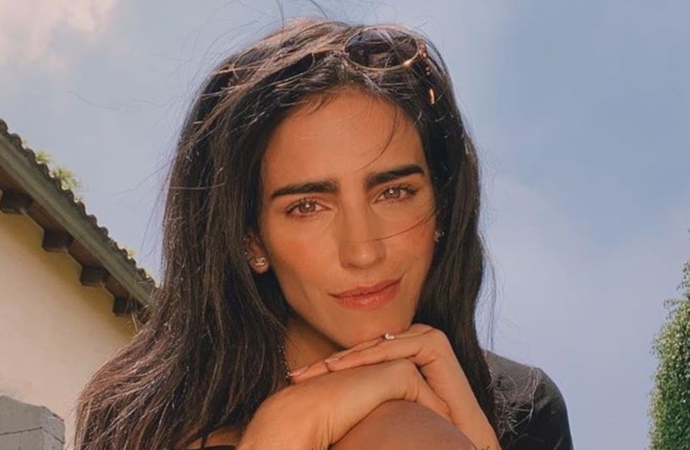 Bárbara de Regil recibió burlas y críticas por una foto donde cura el dolor "con energía positiva"