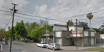 El joven falleció al impactar con el pavimento\u002E (Street View)