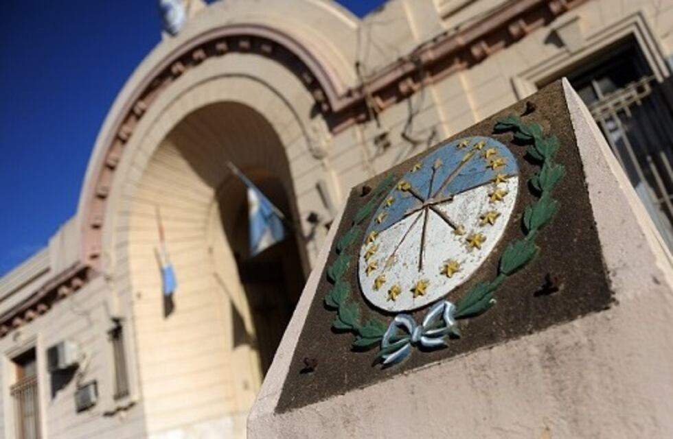 Intentó llevarle un celular y droga a su novio preso y quedó detenida