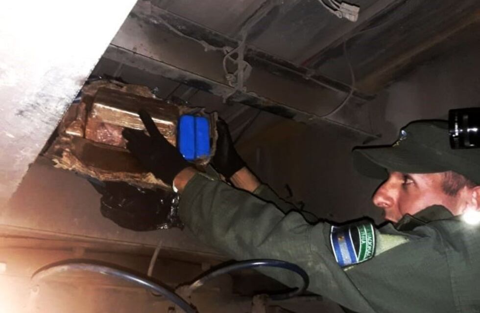 Incautaron 20 kilos de cocaína ocultos en un camión
